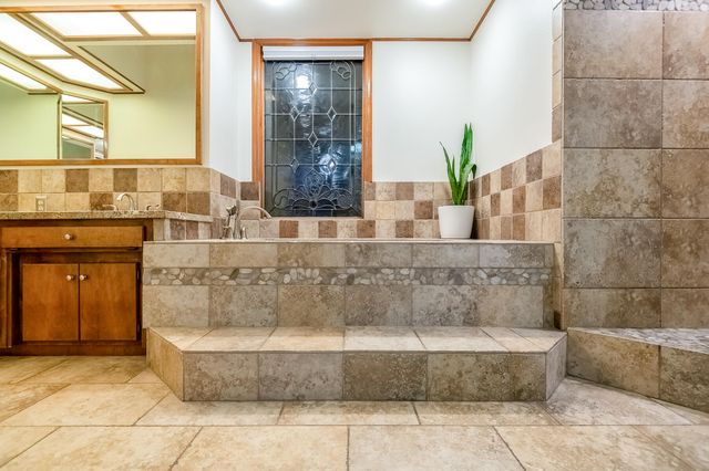 3735 W Woodside Avenue, Visalia, CA 93291