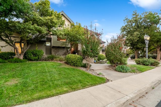 3735 W Woodside Avenue, Visalia, CA 93291