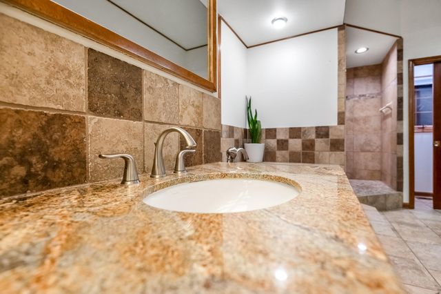 3735 W Woodside Avenue, Visalia, CA 93291