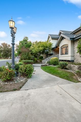 3735 W Woodside Avenue, Visalia, CA 93291