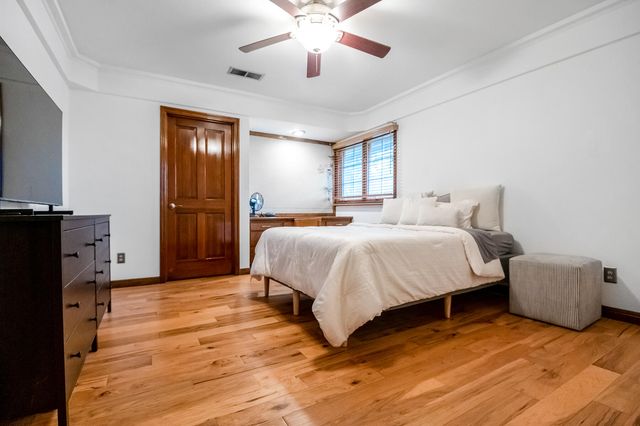 3735 W Woodside Avenue, Visalia, CA 93291