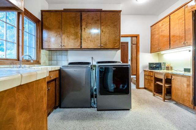 3735 W Woodside Avenue, Visalia, CA 93291