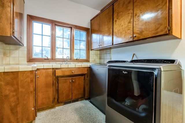 3735 W Woodside Avenue, Visalia, CA 93291