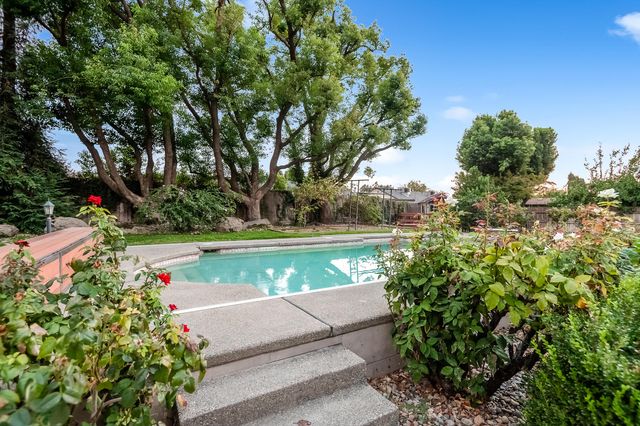 3735 W Woodside Avenue, Visalia, CA 93291