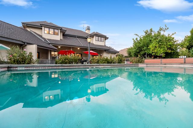 3735 W Woodside Avenue, Visalia, CA 93291