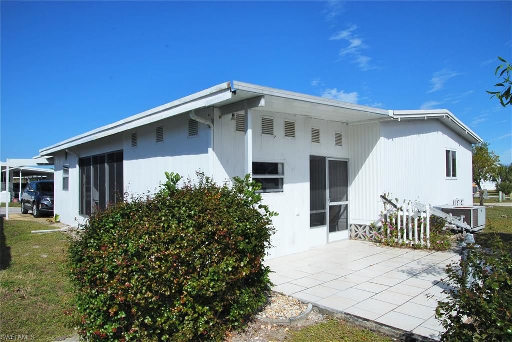 422 Snead DR, NORTH FORT MYERS, FL 33903 — photo 4