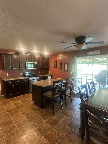 59 Eiffel Tower Ln, Paris, TN 38242