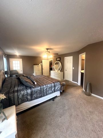 59 Eiffel Tower Ln, Paris, TN 38242
