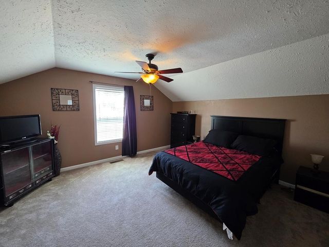 59 Eiffel Tower Ln, Paris, TN 38242