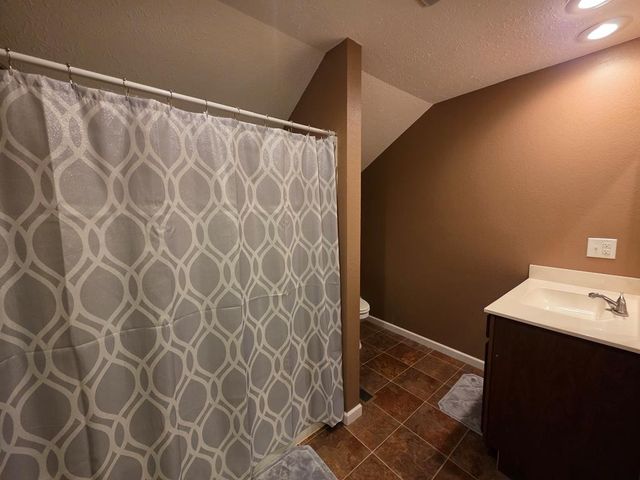 59 Eiffel Tower Ln, Paris, TN 38242