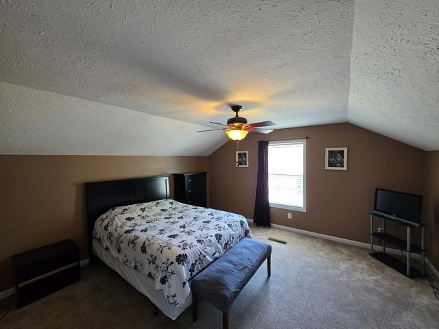59 Eiffel Tower Ln, Paris, TN 38242