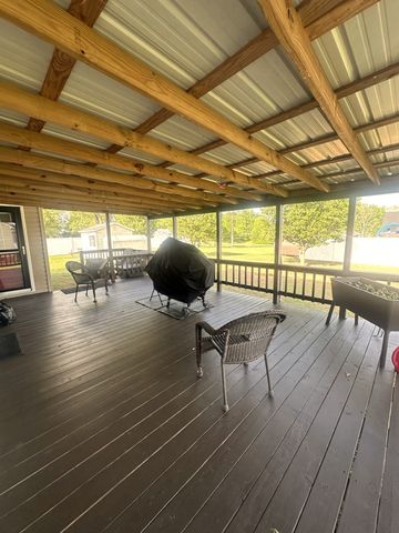 59 Eiffel Tower Ln, Paris, TN 38242