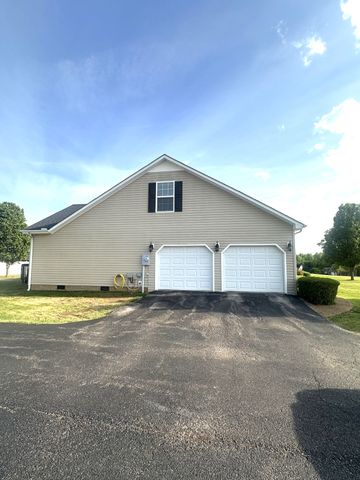 59 Eiffel Tower Ln, Paris, TN 38242