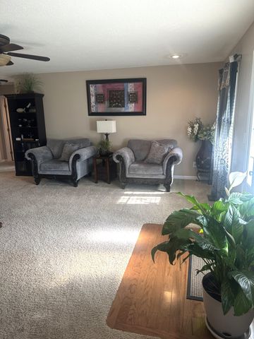 59 Eiffel Tower Ln, Paris, TN 38242