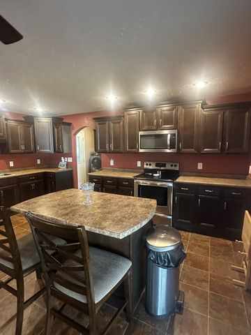 59 Eiffel Tower Ln, Paris, TN 38242