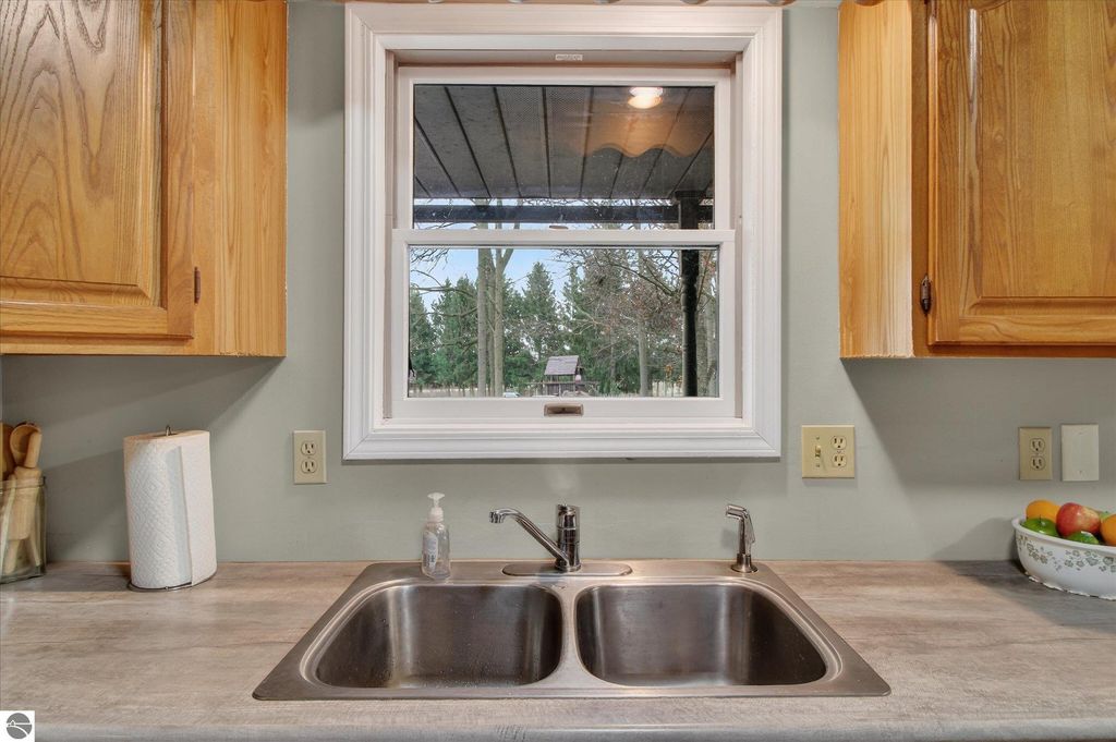 Image 11 of property listing at 5383 N Rich Road, Alma, MI 48801