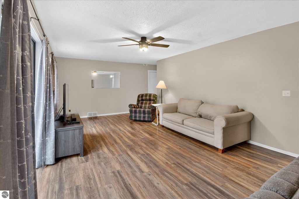 Image 16 of property listing at 5383 N Rich Road, Alma, MI 48801