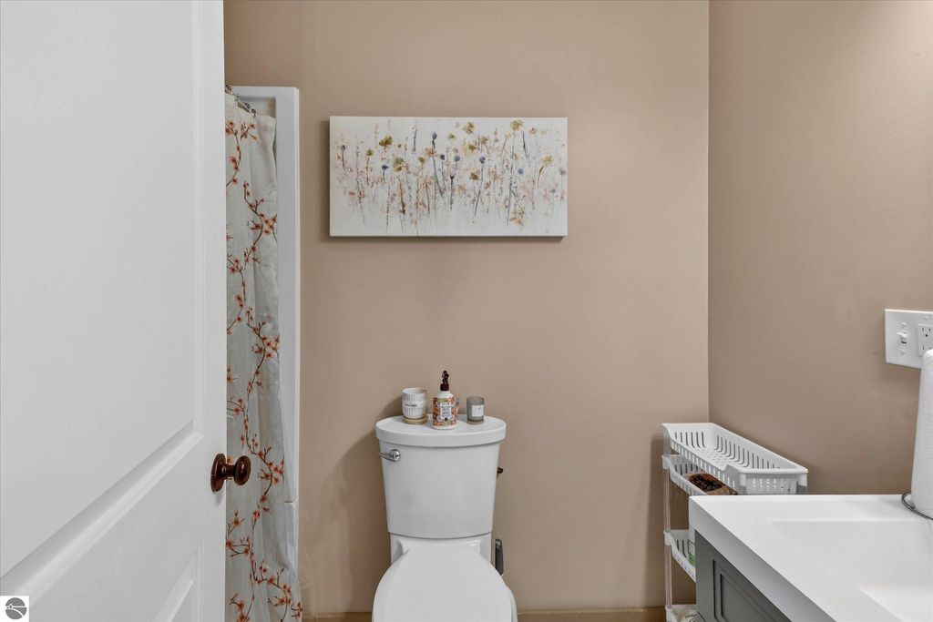 Image 18 of property listing at 5383 N Rich Road, Alma, MI 48801