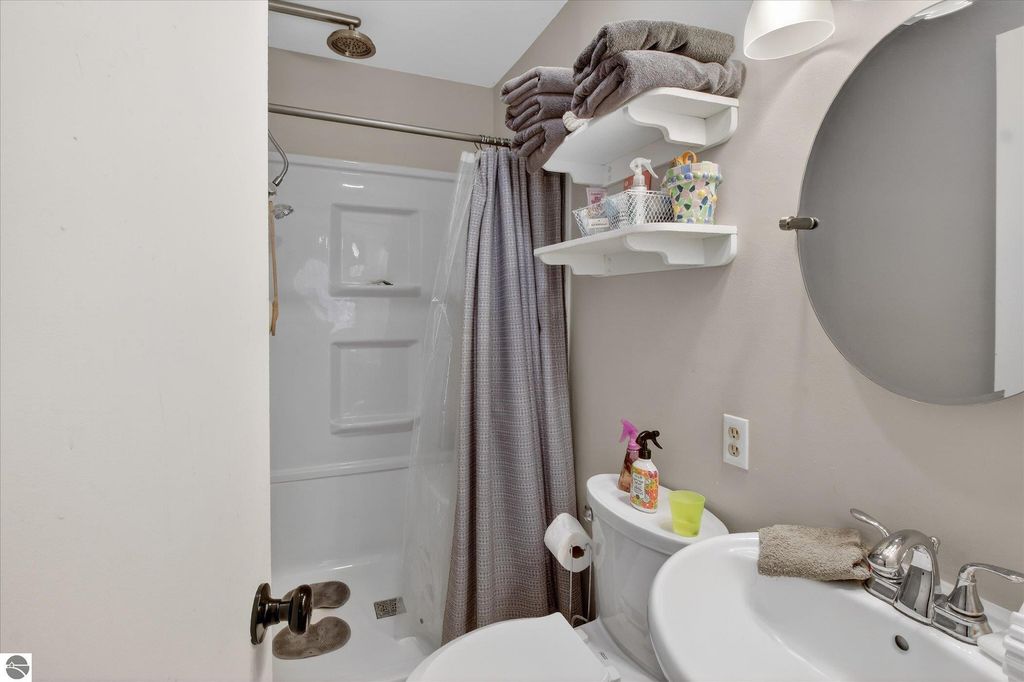 Image 25 of property listing at 5383 N Rich Road, Alma, MI 48801