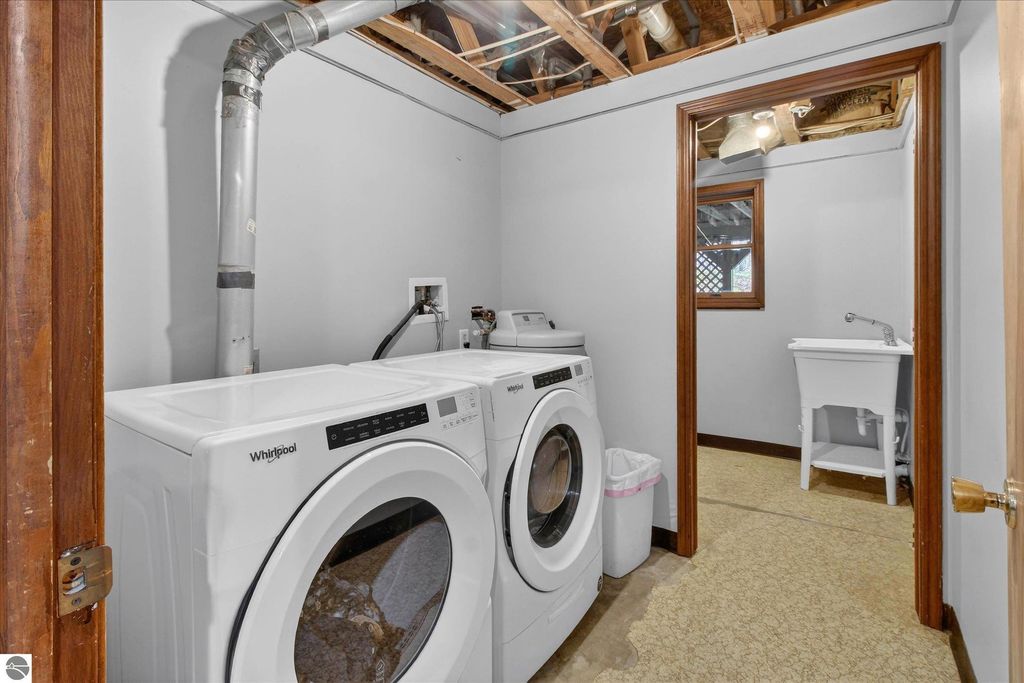 Image 27 of property listing at 5383 N Rich Road, Alma, MI 48801