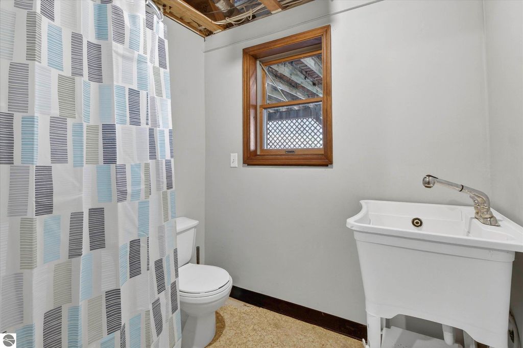 Image 32 of property listing at 5383 N Rich Road, Alma, MI 48801