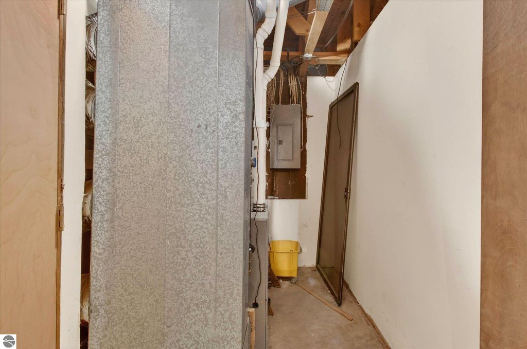 Image 36 of property listing at 5383 N Rich Road, Alma, MI 48801