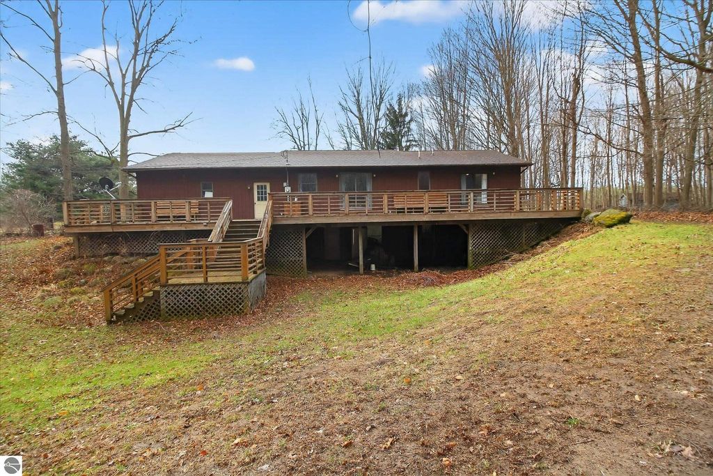 Image 38 of property listing at 5383 N Rich Road, Alma, MI 48801