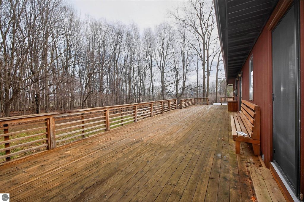 Image 4 of property listing at 5383 N Rich Road, Alma, MI 48801