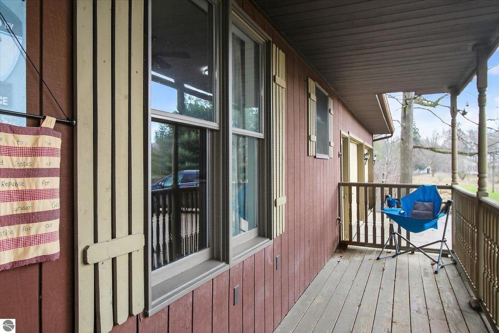 Image 5 of property listing at 5383 N Rich Road, Alma, MI 48801