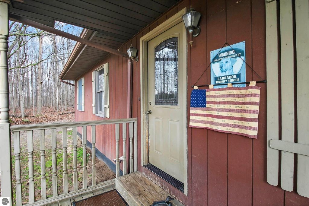Image 6 of property listing at 5383 N Rich Road, Alma, MI 48801