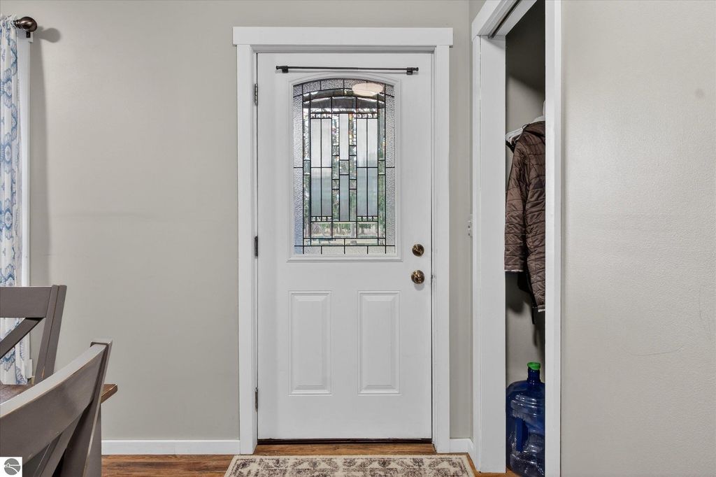 Image 7 of property listing at 5383 N Rich Road, Alma, MI 48801