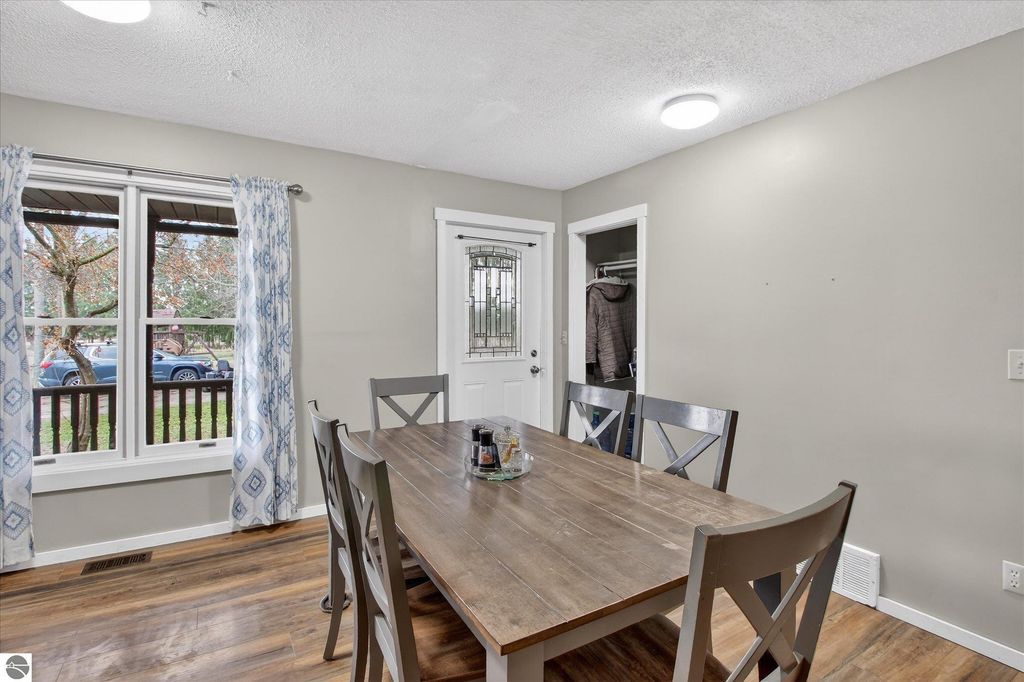 Image 9 of property listing at 5383 N Rich Road, Alma, MI 48801