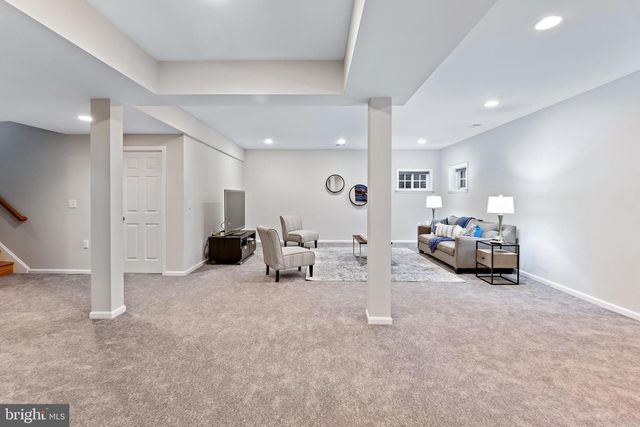 6711 HONESTY DR, Bethesda, MD 20817