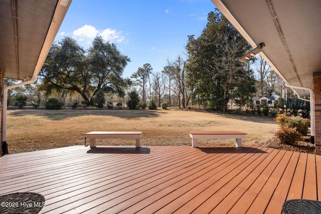 237 Ravenswood Road, Hampstead, NC 28443