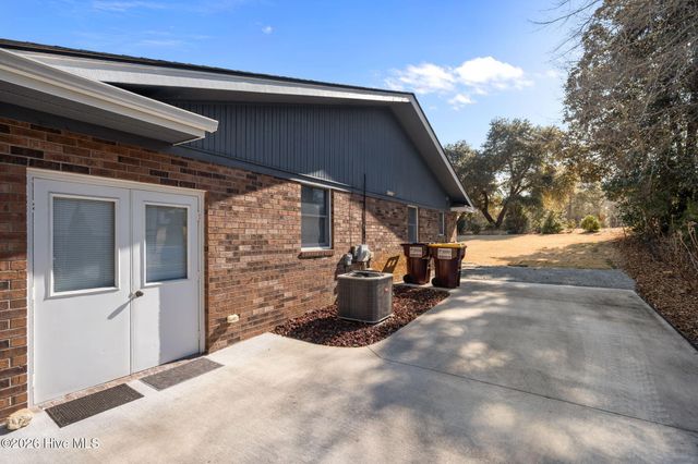 237 Ravenswood Road, Hampstead, NC 28443