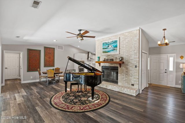 237 Ravenswood Road, Hampstead, NC 28443