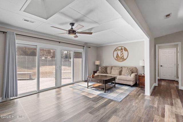 237 Ravenswood Road, Hampstead, NC 28443