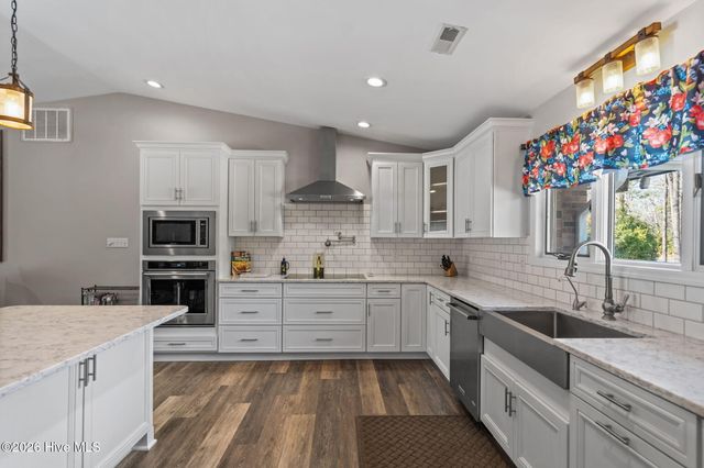 237 Ravenswood Road, Hampstead, NC 28443