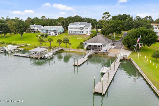 237 Ravenswood Road, Hampstead, NC 28443