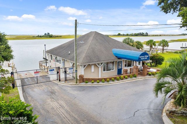 237 Ravenswood Road, Hampstead, NC 28443