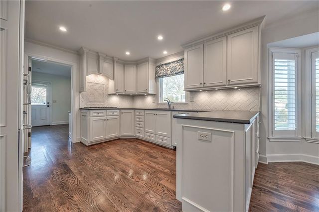 6717 Willow Lane, Mission Hills, KS 66208