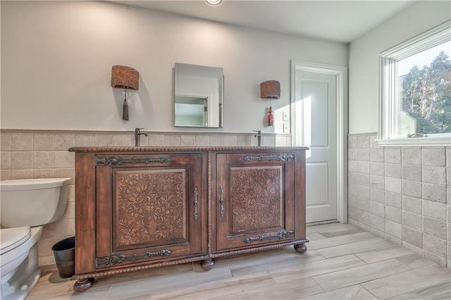 6717 Willow Lane, Mission Hills, KS 66208