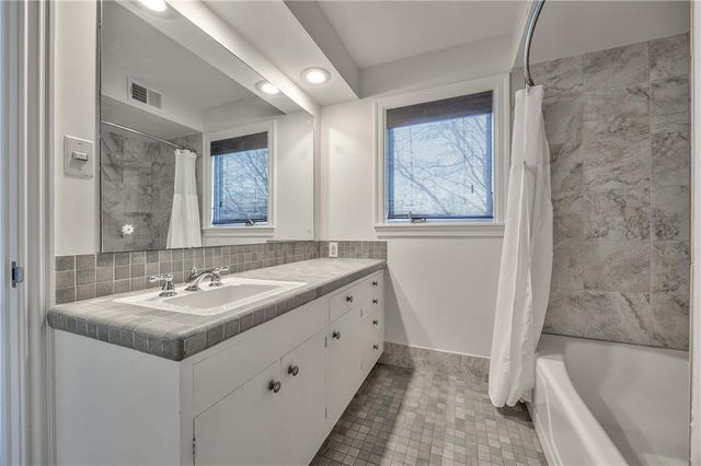 6717 Willow Lane, Mission Hills, KS 66208