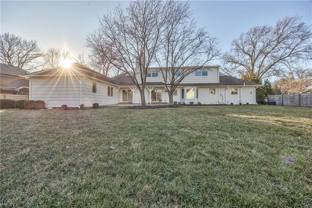 6717 Willow Lane, Mission Hills, KS 66208
