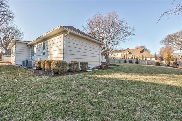 6717 Willow Lane, Mission Hills, KS 66208