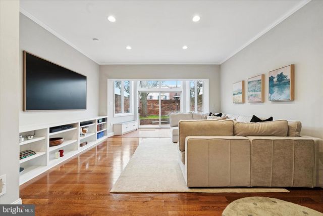 1916 LOMBARD ST, Philadelphia, PA 19146