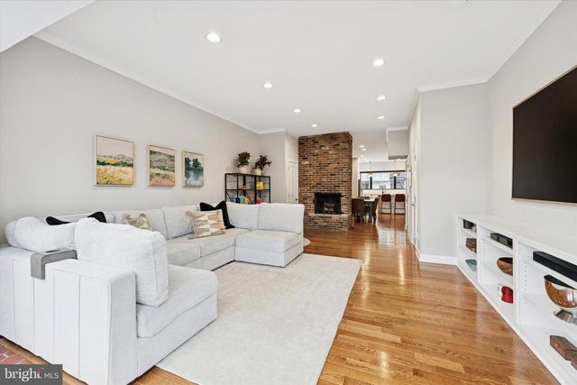 1916 LOMBARD ST, Philadelphia, PA 19146