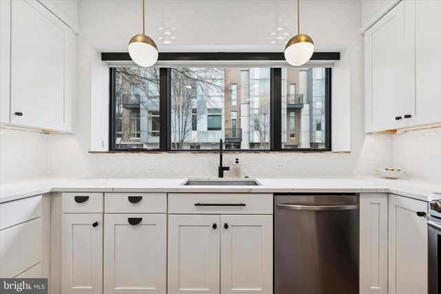 1916 LOMBARD ST, Philadelphia, PA 19146