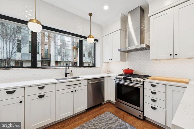 1916 LOMBARD ST, Philadelphia, PA 19146