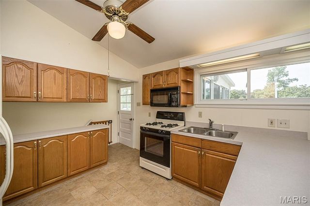 612 Acorn Drive, Crestwood, MO 63126